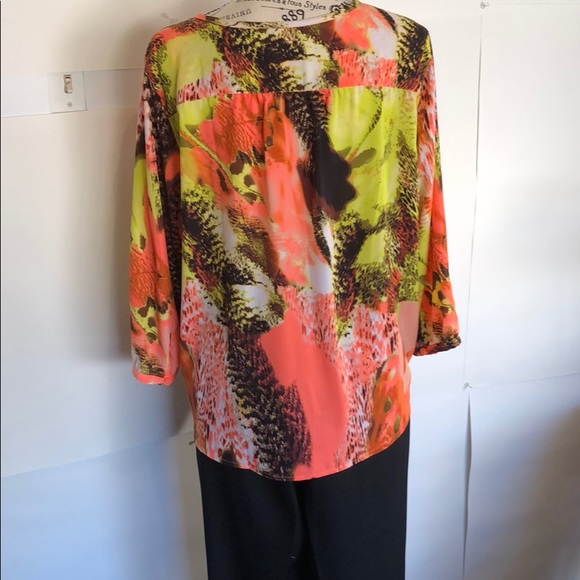 Peter Nygard button down ties at bottom colors yellow, orange, pnk, white, brn - Picture 4 of 8